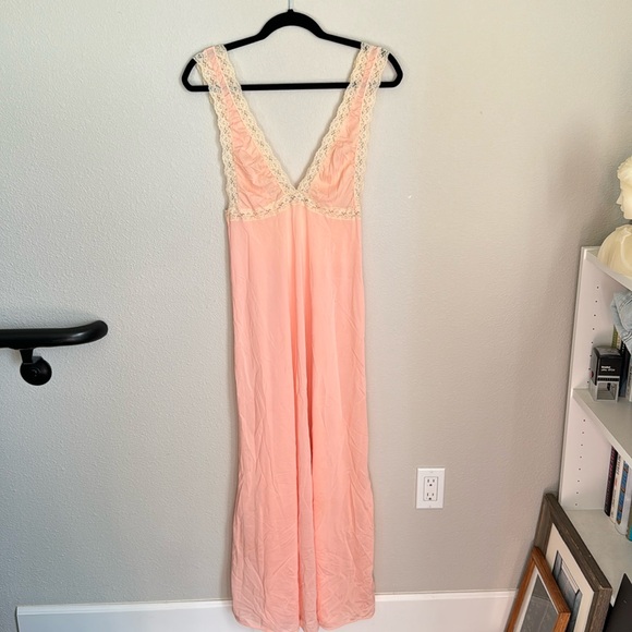 Vintage Peach Slip - Picture 1 of 9